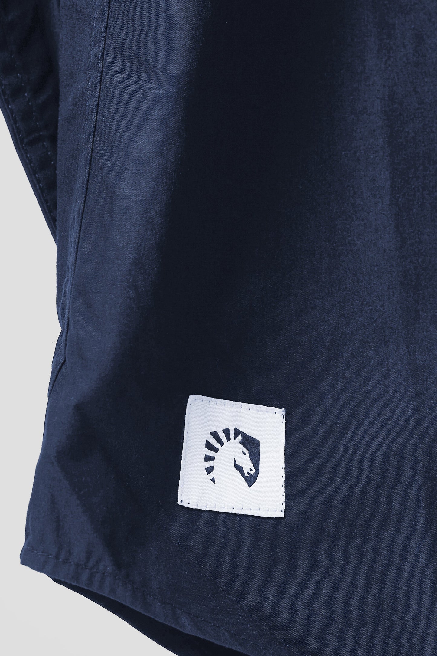 CREST LONG SLEEVE BUTTON UP SHIRT