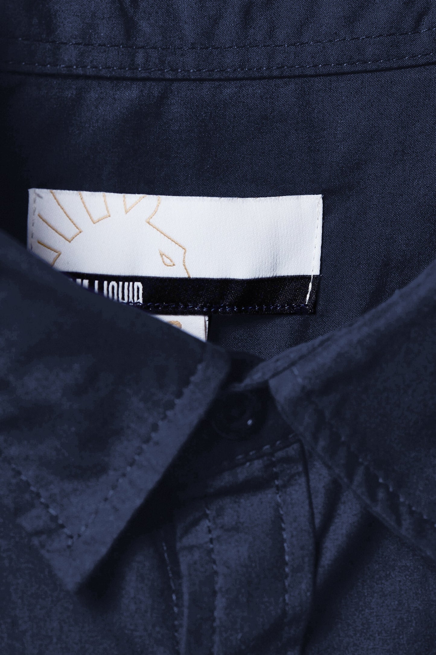 CREST LONG SLEEVE BUTTON UP SHIRT