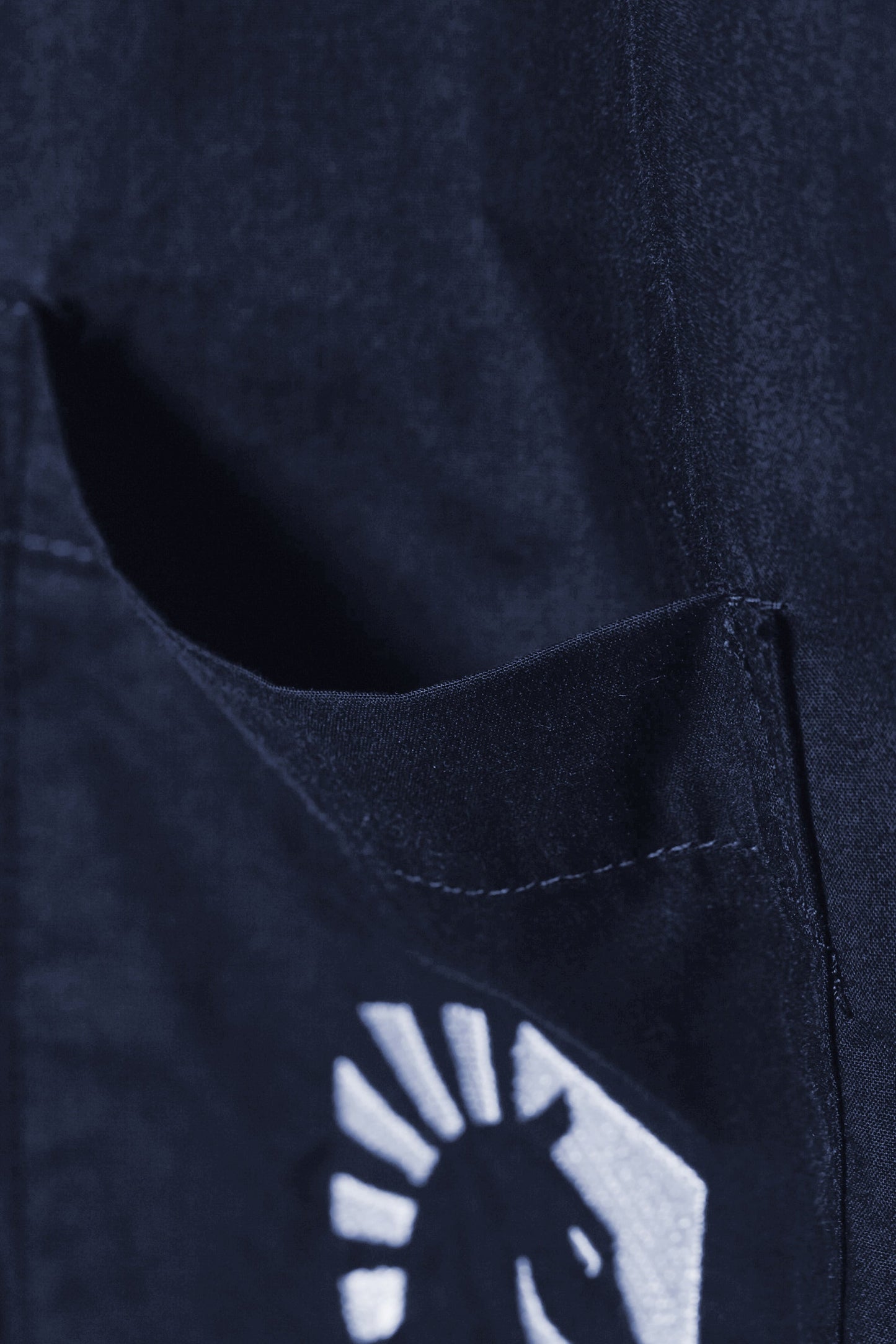 CREST LONG SLEEVE BUTTON UP SHIRT