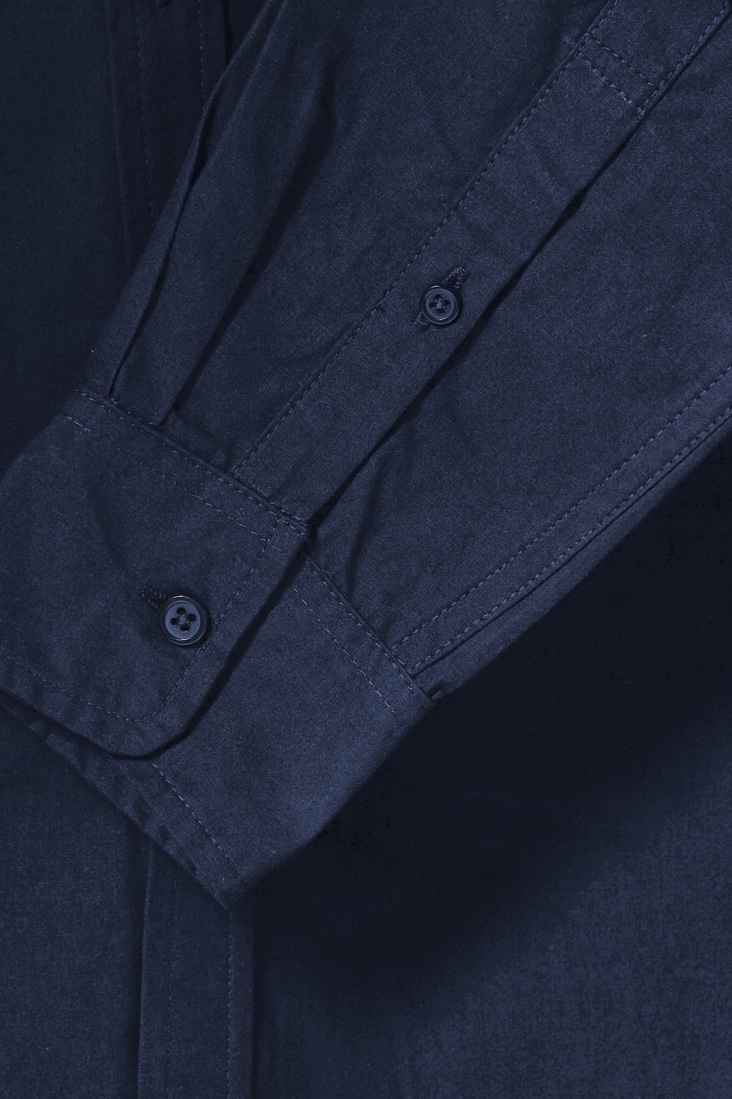 CREST LONG SLEEVE BUTTON UP SHIRT