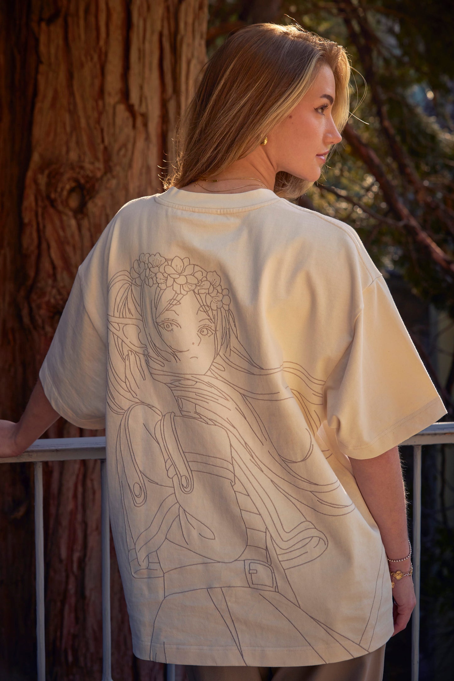 FRIEREN EMBROIDERED OVERSIZED TEE
