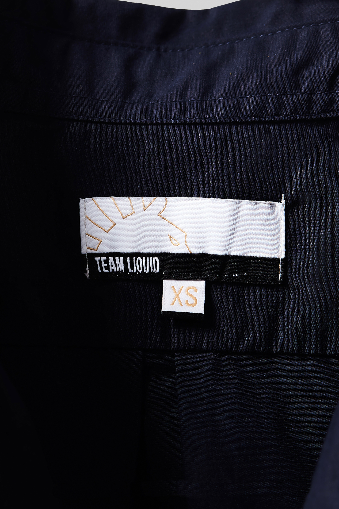 CREST SHORT SLEEVE BUTTON UP SHIRT