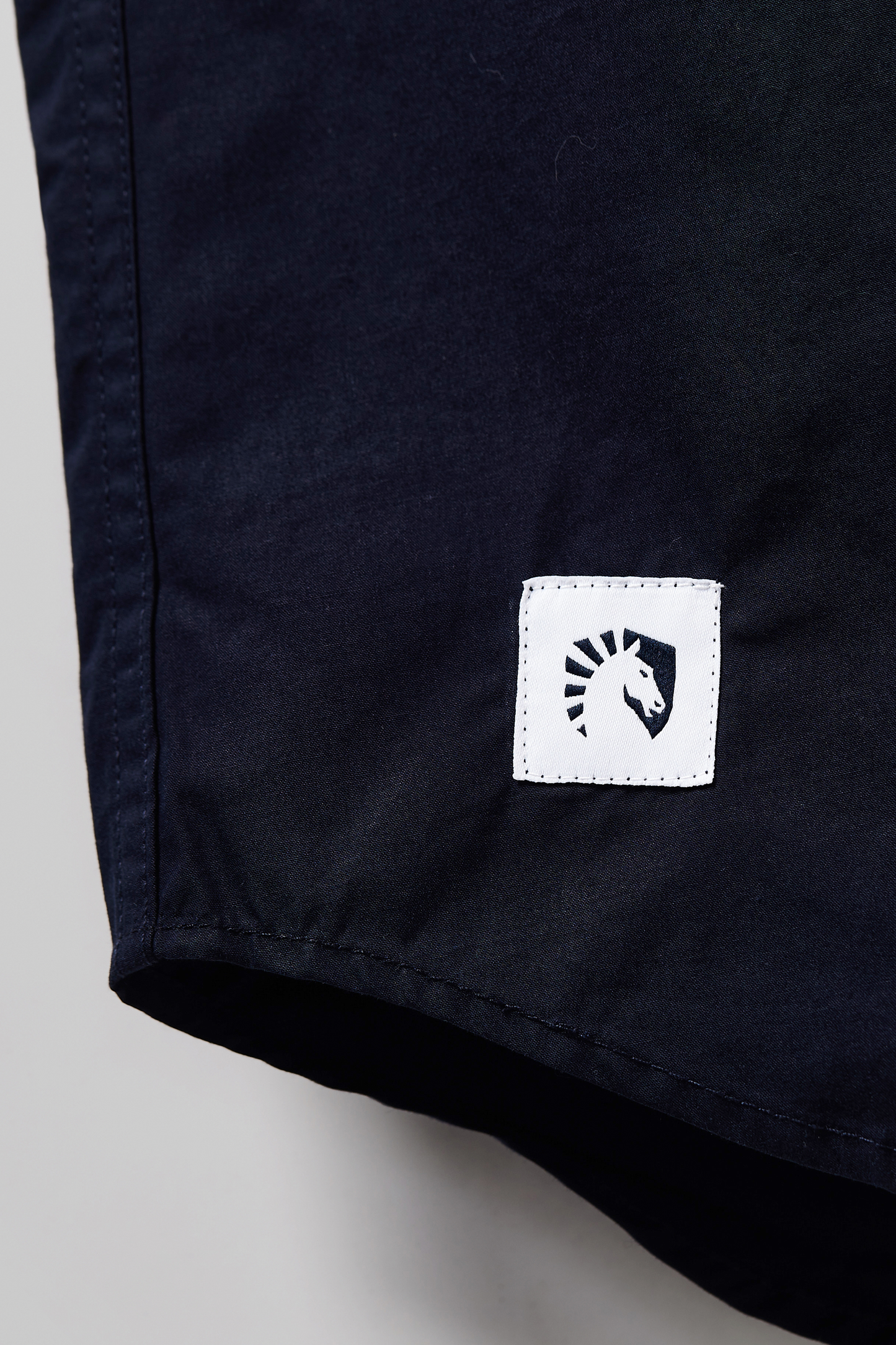 CREST SHORT SLEEVE BUTTON UP SHIRT