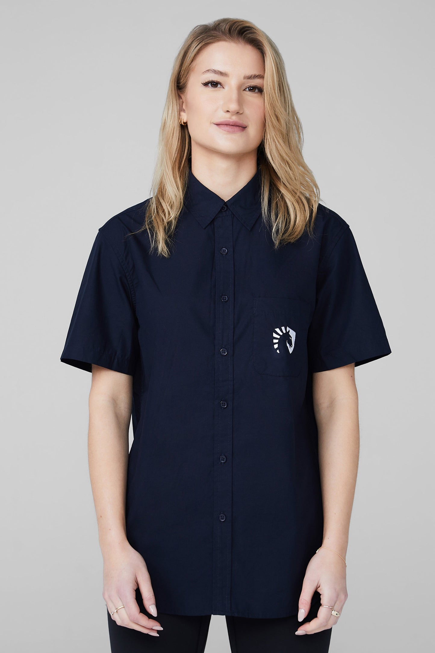 CREST SHORT SLEEVE BUTTON UP SHIRT