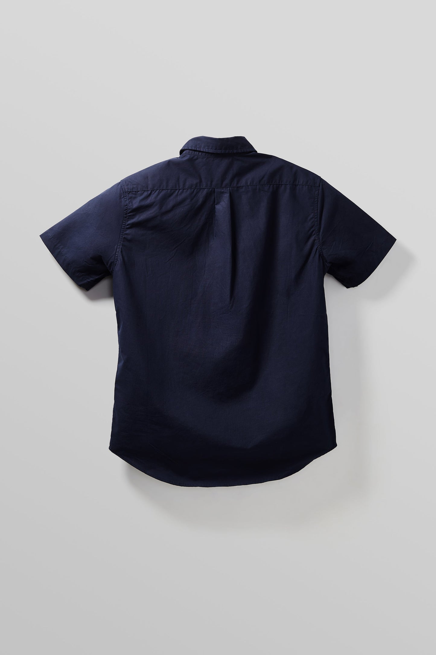 CREST SHORT SLEEVE BUTTON UP SHIRT