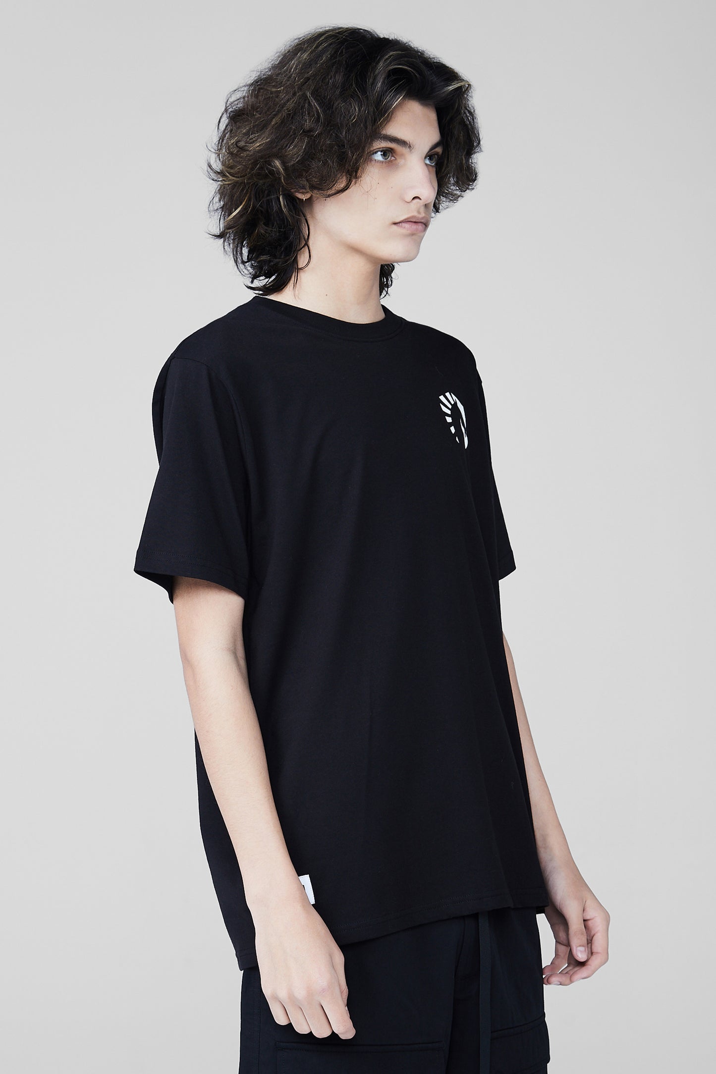 HEART CREST TEE